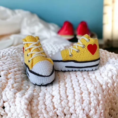 Vista 5 de Handmade Yellow Crochet Baby Sneakers Booties, Unique Gender-Neutral Newborn Socks, Customizable Baby Shower Gift, Custom Baby Gifts, Baby Girl/Boy