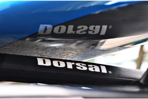 Vista 4 de DORSAL Aero - Almohadillas para portaequipajes de techo para barras transversales de fábrica y anchas - Paquete de 2 para tablas de surf, kayaks