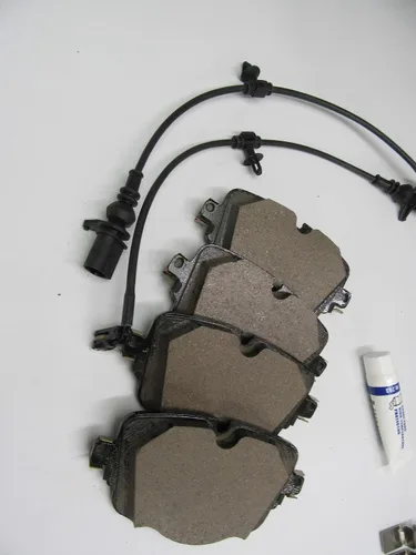 Vista 6 de pastillas de freno delanteras traseras de repuesto para Bentley Bentayga low dust premium #580