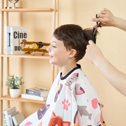 Vista 6 de Capa de corte de pelo para niños con escote ajustable, 51 x 36 pulgadas, dibujos animados