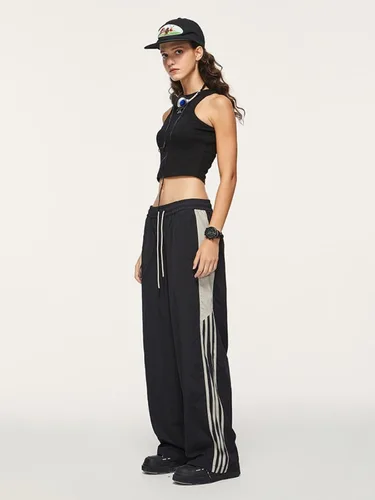 Vista 2 de Aelfric Eden Pantalones deportivos a rayas para hombre, pantalones de paracaídas, pantalones holgados Y2k, pantalones cargo de pierna ancha