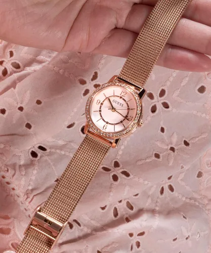 Vista 4 de GUESS Reloj para mujer de 1.102 in - Pulsera de tono dorado con esfera blanca y caja dorada