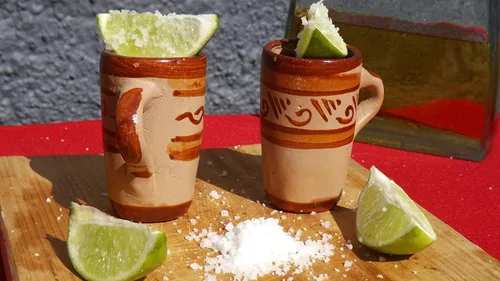 Vista 7 de Vasos de chupito de tequila - Juego de 4 vasos de chupito mexicanos de terracota - 2 Oz - Arcilla natural - Barro Canelo (mango)