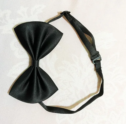 Vista 4 de Accesorios de los años 20 para hombre, sombrero de gángster, accesorio de disfraz, tirantes en Y y pajarita preatada, conjunto de los años 20, Negro
