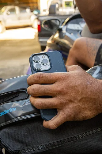 Vista 6 de URBAN ARMOR GEAR UAG - Funda para iPhone 13 Pro Max, color negro, 100% consciente, ecológica, resistente, ultra delgada, cubierta protectora