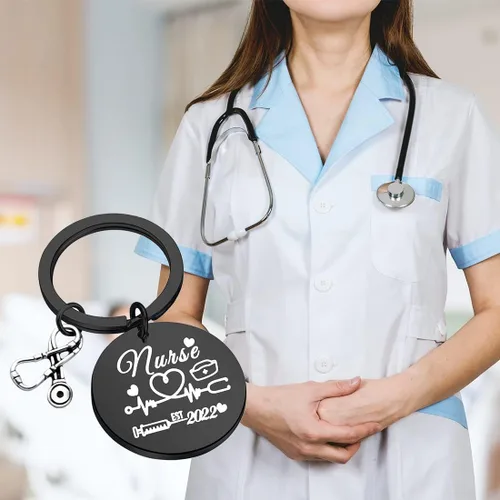 Vista 7 de Regalos de graduación para enfermera enfermera Est 2021 llavero para futuro regalo para enfermera regalo para estudiantes de medicina regalos