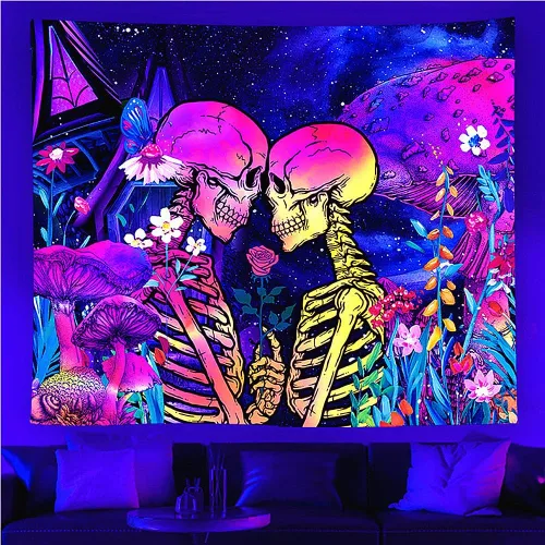 Vista 3 de SIGISY Tapiz para amantes del cráneo de luz negra, tapiz romántico para amantes del cráneo, tapiz floral de hongos reactivos a los rayos UV, tapiz