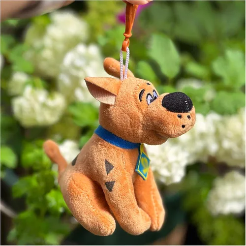 Vista 4 de Scoooby Doo - Llavero de felpa de 6 pulgadas para bolsa, mochila, animal de peluche, regalo de perro, relleno de calcetines para niños
