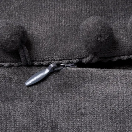 Vista 2 de DEZENE Fundas de almohada 18x18 gris oscuro: Paquete de 2 fundas de almohada decorativas cuadradas de terciopelo suave con pompones para decoración
