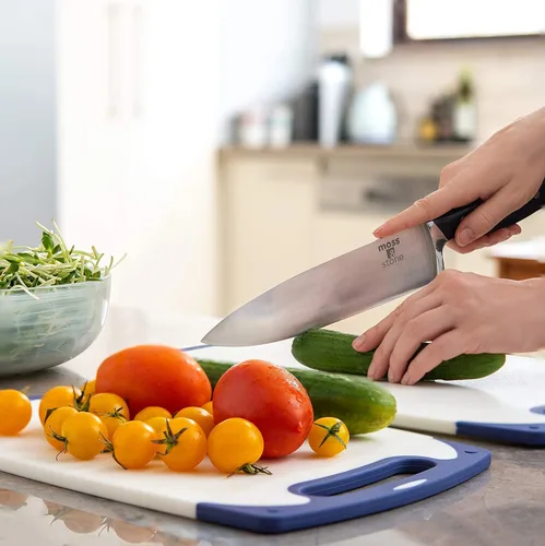 Vista 5 de Moss & Stone 2 tablas de cortar para cocina y cuchillo de chef, polipropileno y aptas para lavavajillas, 2 tablas de cortar con mango de agarre sin