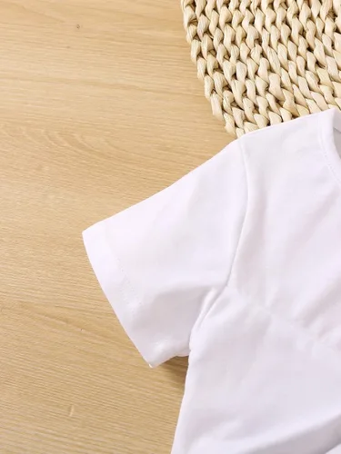 Vista 4 de Verdusa Conjunto de 2 piezas para niña pequeña, camiseta corta fruncida y pantalones cortos de mezclilla rasgados