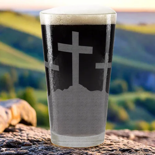 Vista 2 de CROSSES AT CALVARY - Vaso de pinta grabado Gran idea de regalo cristiano religioso bíblico