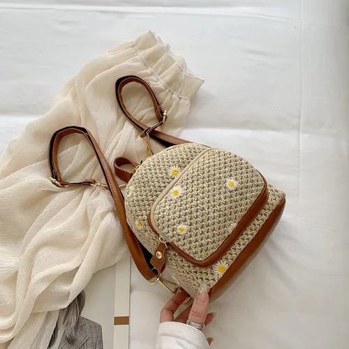 Vista 7 de OWGSEE Mochila de paja de ganchillo tejida a mano de moda de verano para mujer, Caqui