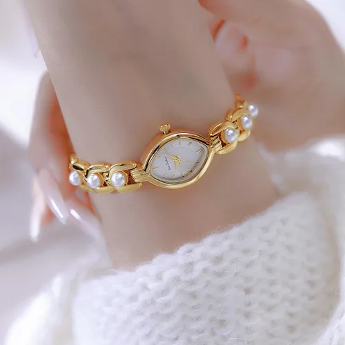 Vista 5 de ADSBIAOYE Elegante reloj de perlas para mujer, reloj de cuarzo analógico con esfera ovalada para mujer, pulsera de perlas
