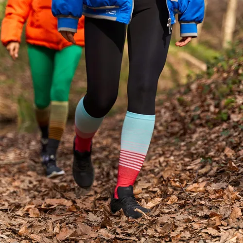 Vista 5 de GoWith Calcetines de compresión unisex hasta la rodilla, 15-20 mmHg, rayón hecho de calcetines de bambú, calcetines de viaje transpirables