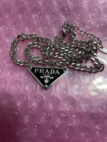 Vista 3 de Collar de cadena de plata con colgante triangular