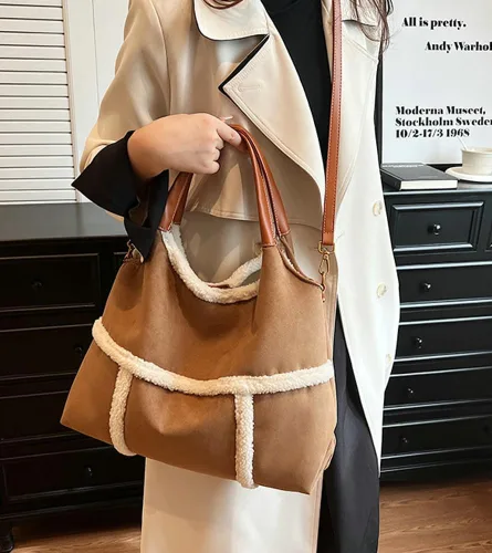 Vista 3 de Bolso grande para mujer, bolso cruzado de gamuza con asa superior con forro de lana de cordero sintético, bolso de viaje para el trabajo