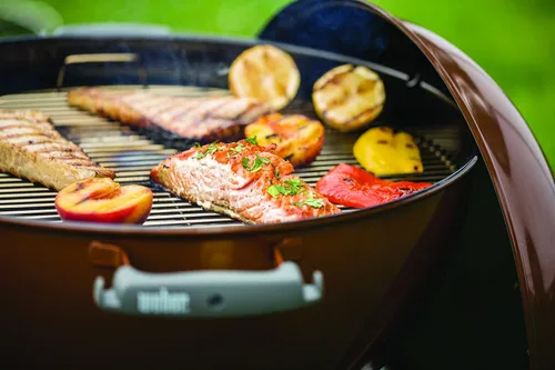 Vista 5 de Weber Original Kettle - Parrilla premium de carbón vegetal para cocinar al aire libre y barbacoa, 22 pulgadas, cobre