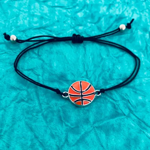Vista 3 de Sportybella - Pulsera de baloncesto – Cuerda ajustable de cuerda de paracaídas, regalos para jugadores de baloncesto, se adapta a muñecas de 5 a 8