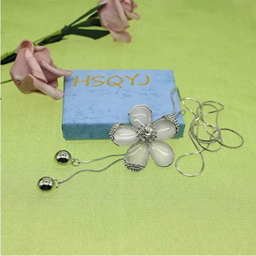 Vista 7 de TULIP LY Collar con colgante de cristal blanco para mujeres y niñas.