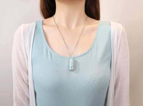 Vista 3 de XIANNVXI Collar con colgante de luna creciente envuelta en alambre con forma de árbol de la vida Collar con piedras de cristal curativo de reiki