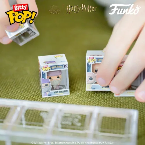 Vista 25 de Funko Bitty POP! HP - Voldemort, paquete de 4 - Lord Voldemort, Draco Malfoy (quidditch), Bellatrix Lestrange y una mini figura sorpresa misteriosa