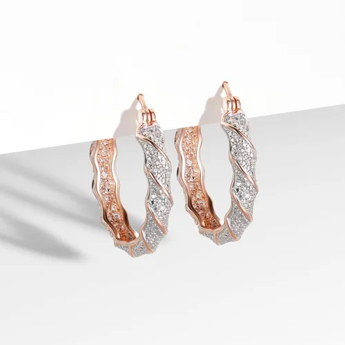 Vista 6 de Amazon Essentials Pendientes de aro trenzados de bronce chapado con diamantes (anteriormente colección Amazon)