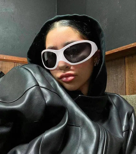 Vista 4 de VIA LEECA Gafas de sol futuristas de gran tamaño para mujeres y hombres, accesorios de estilo alienígena Y2K para fiestas