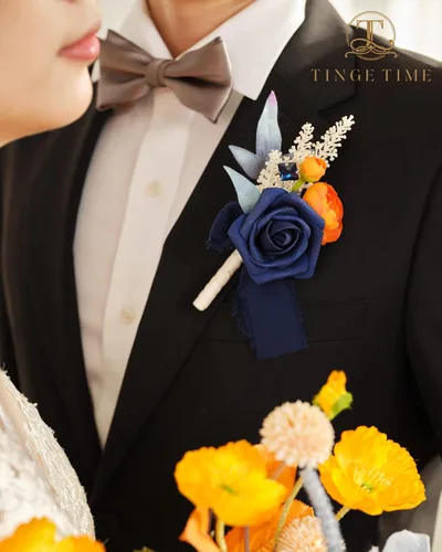 Vista 2 de TINGE TIME Boutonniere - Juego de 6 boutonniere de boda para hombre, Boutonniere para novio, novio y padrino, juego para baile de graduación, boda