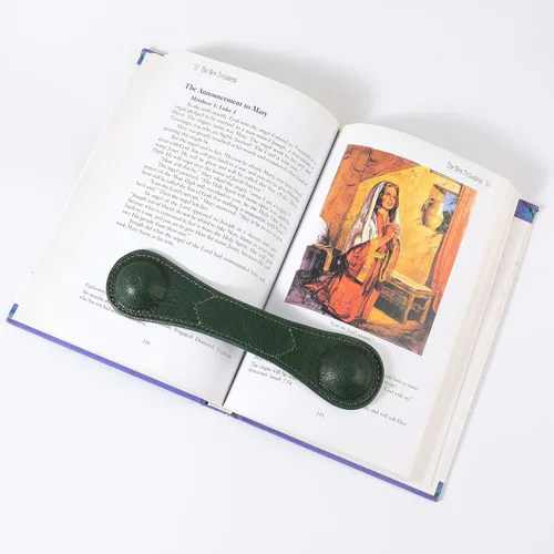 Vista 10 de KINIVA Marcadores de cuero con peso para libros, titular de página para lectura, titular de libro abierto para niños y adultos, regalos para 01 Negro
