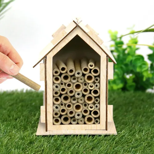 Vista 5 de Gift Republic Handmade Habitats - Kit de hotel de abeja personalizado con 6 lápices de madera para colorear