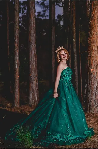 Vista 4 de Zhangyo Vestidos de quinceañera con apliques de encaje con tren, vestido de baile hinchado para mujer, sin tirantes, flores 3D, vestido de fiesta