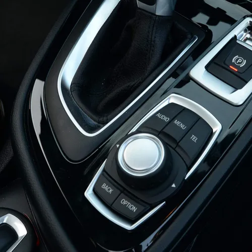 Vista 3 de YIWANG Cubierta de decoración de perilla multimedia ABS estilo fibra de carbono para BMW 1 2 3 4 Series F20 F46 F30 F32 F33 2013-2020 (plata)