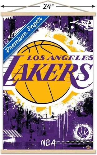 Vista 3 de Trends International NBA Los Angeles Lakers - Póster de pared con logotipo Maximalist 23 con marco magnético Juego de perchas de madera de haya