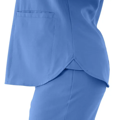Vista 6 de ave. Camiseta médica Monroe con cuello en V y dos bolsillos para mujer, color azul Ceil, talla M