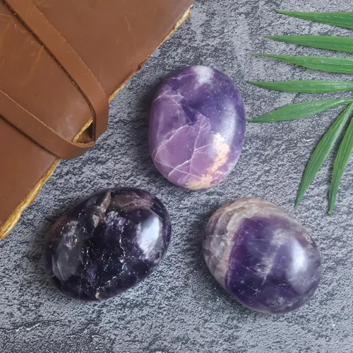 Vista 8 de BEZAVO Piedra ovalada de amatista de 55 a 2.362 in, piedra de preocupación de cristal curativo natural pulido para meditación de reiki, equilibrio