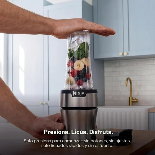 Vista 3 de Ninja BN301 Nutri-Blender Plus - Licuadora personal compacta, motor de 900 vatios de pico, para bebidas congeladas, licuados, salsas y más, (3)
