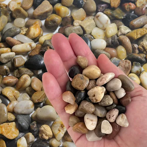 Vista 10 de Piedras pequeñas negras – Piedras decorativas para plantas de roca, piedras pulidas naturales de 3/8 pulgadas, grava para suculentas, grava