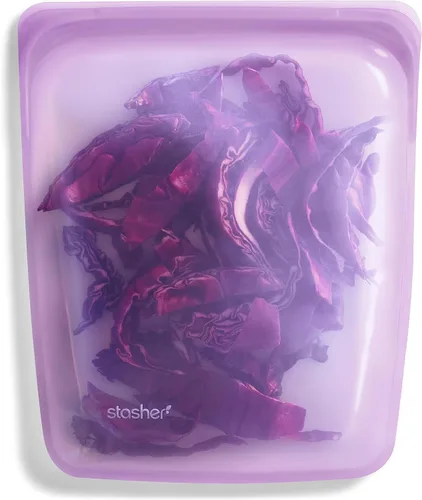 Vista 13 de Bolsa de almacenamiento de alimentos reutilizable de silicona premium Stasher de medio galón, color negro, apta para microondas, sous vide
