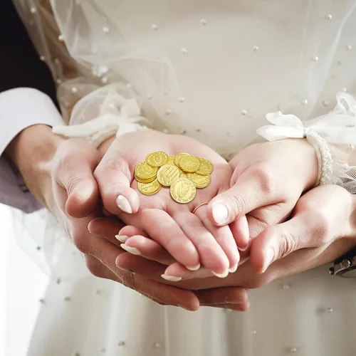 Vista 5 de Juego de monedas Arras de boda – Caja dorada en forma de corazón con 13 monedas de Virgen de Guadalupe, Arras de Boda Cristiana, accesorios de boda