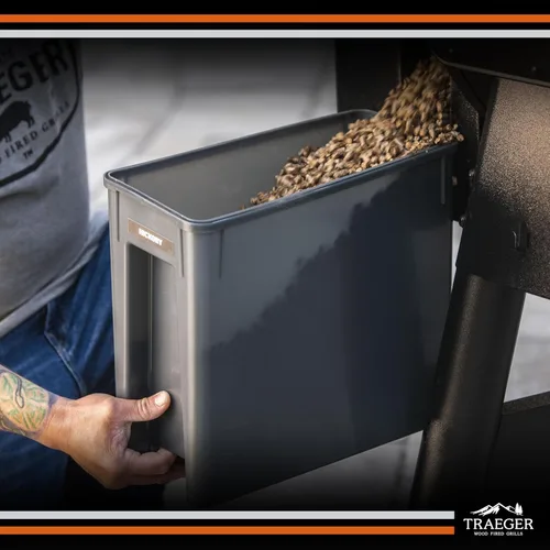 Vista 6 de Traeger Grills BAC637 Envase de almacenamiento de pellets Stay Dry con tapa de cierre, contenedor de pellets de madera con capacidad de 22lb