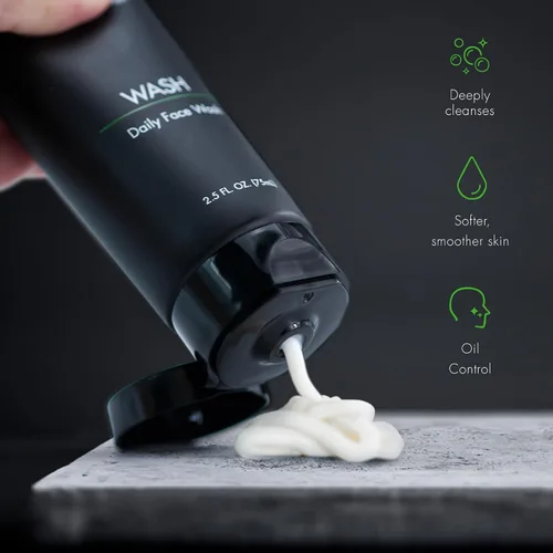 Vista 4 de Tiege Hanley Limpiador Facial Diario para Hombres, Limpiador Suave Sin Fragancia con Aceite de Jojoba, Aloe y Vitamina B3, Fórmula Espumosa