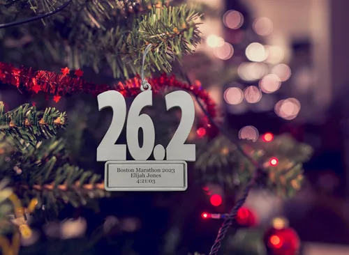 Vista 3 de Indiana - Adorno de metal personalizado de maratón 26.2 – Adorno de Navidad personalizado con grabado personalizado, 2.25 pulgadas, adorno de peltre