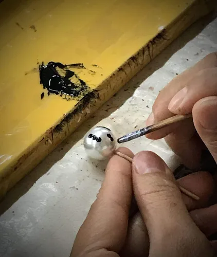 Vista 2 de Linpeng Las pulseras de cuentas de corazón son accesorios encantadores y elegantes que capturan sin esfuerzo la esencia del amor y la calidez