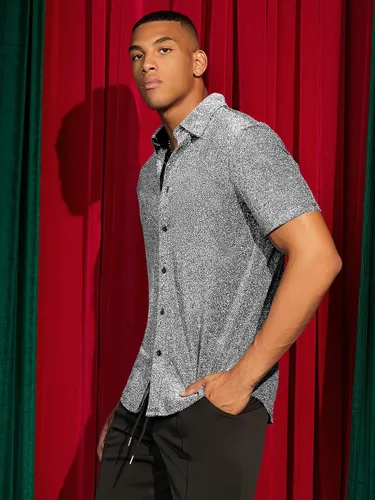 Vista 3 de WDIRARA Camisa de manga corta con botones en la parte delantera para hombre, camisa metálica con purpurina para fiesta y club