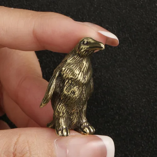 Vista 2 de DTREEL Figuras en miniatura modelo de pingüino emperador de latón, bronce interesante animales marinos estatua escultura adorno de escritorio bonsái