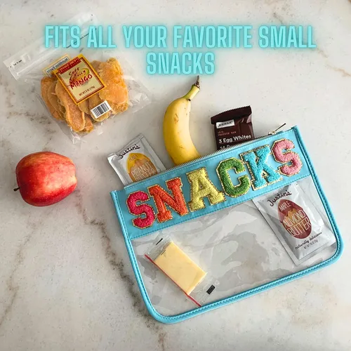 Vista 3 de Fablinks Bolsa transparente con cremallera para mujeres con parche de letras de chenilla, bolsa de viaje para aperitivos para adolescentes y niñas