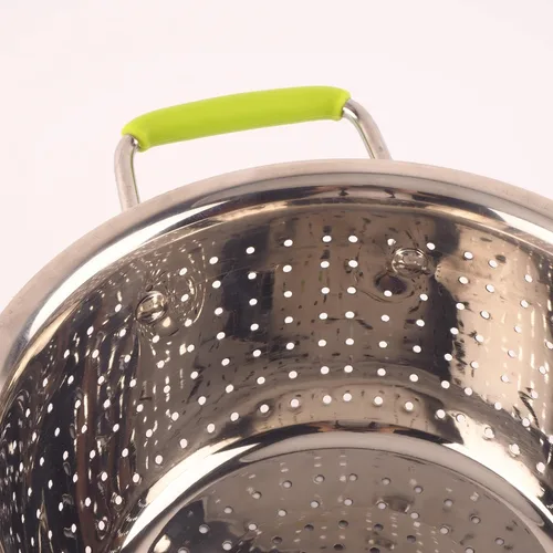 Vista 6 de Colador Profundo de Acero Inoxidable Microperforado de 2.5 Quart, Colador de Alimentos de Metal con Asas de Silicona Verde para Drenar Pasta