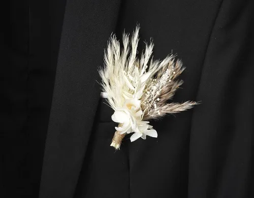 Vista 13 de Flores secas blancas Boho Pampas Boutonniere secas, ramo de flores secas rústicas, pin de solapa para mujeres/novios para hombres (B01)