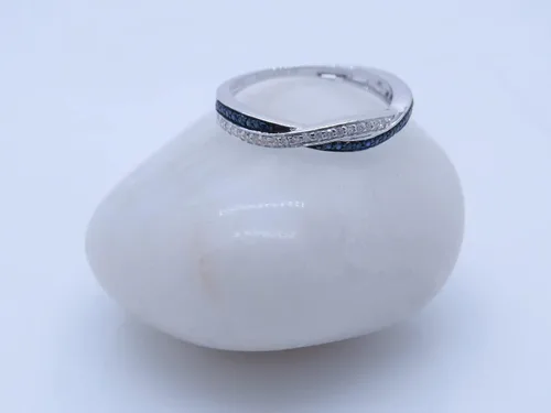 Vista 3 de Dazzlingrock Collection Anillo de boda redondo de zafiro azul y diamante blanco para mujer en oro
